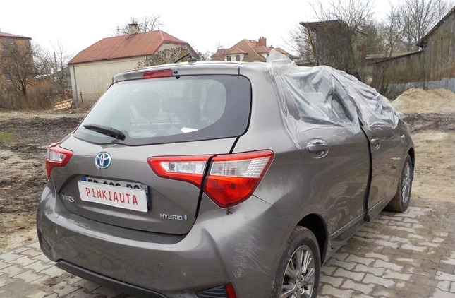 Toyota Yaris cena 18900 przebieg: 94143, rok produkcji 2017 z Września małe 254